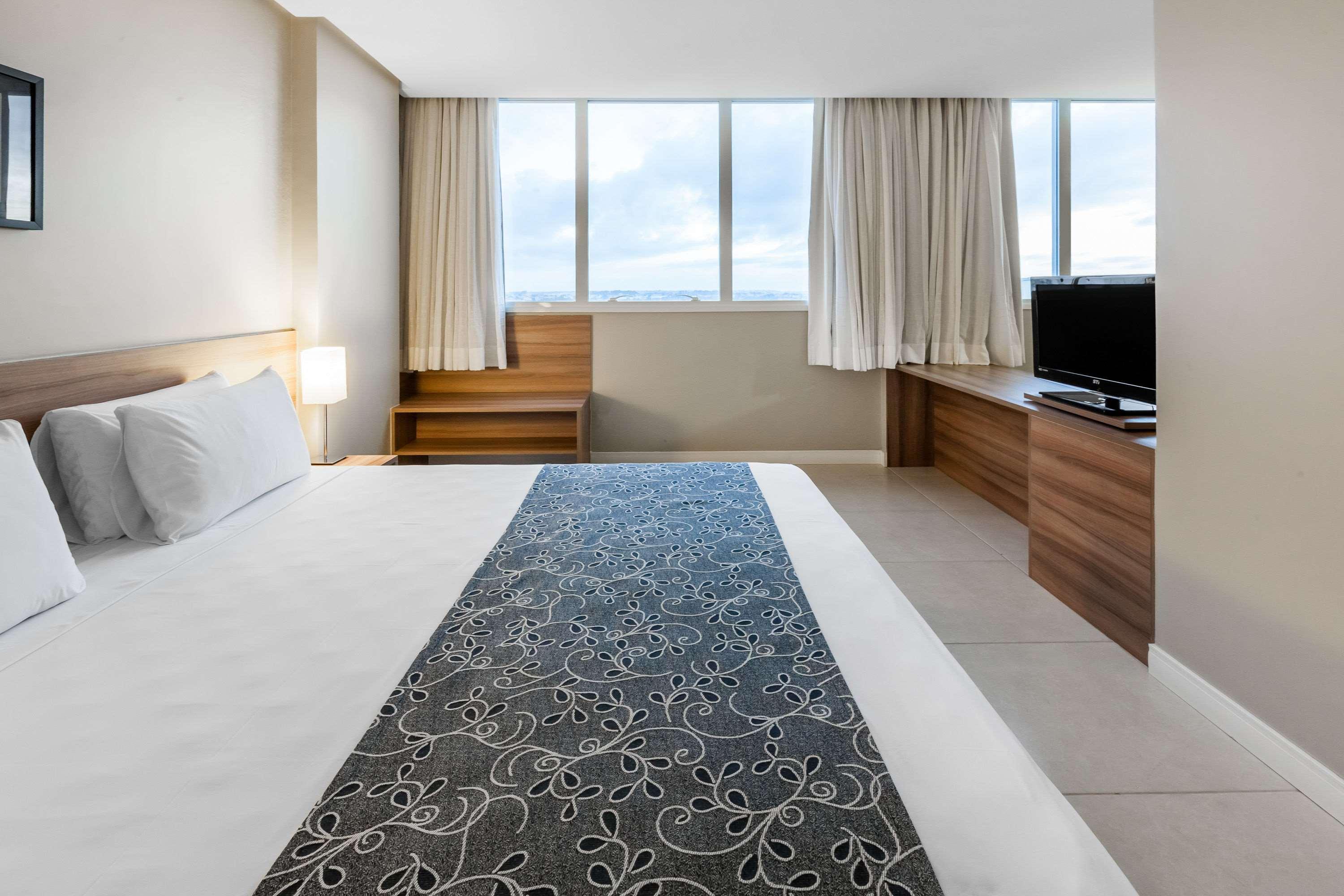 Days Inn By Wyndham Linhares Eksteriør billede