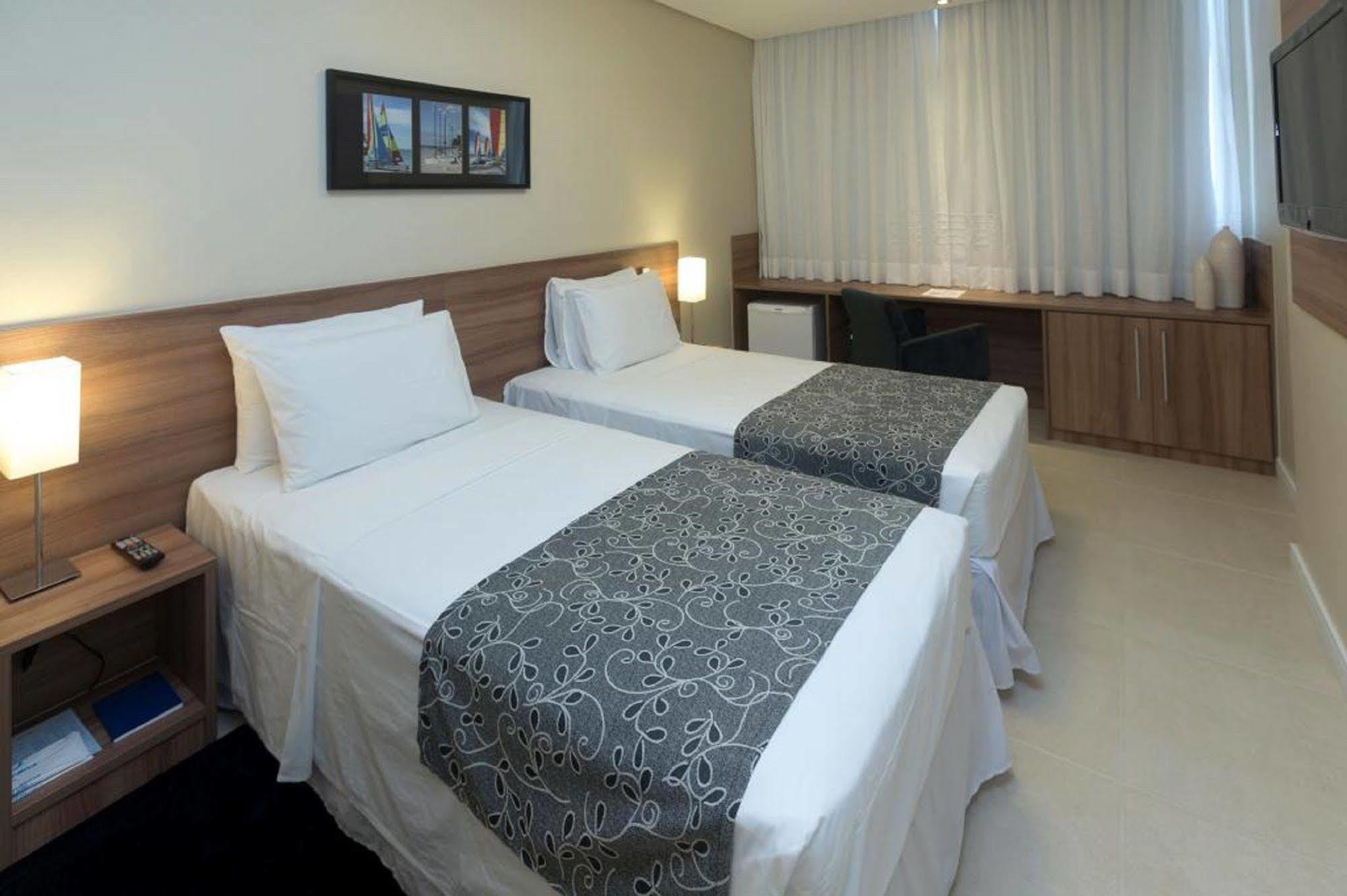 Days Inn By Wyndham Linhares Eksteriør billede